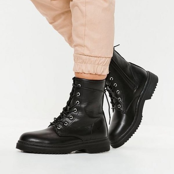 BRAND NEW! Black Chunky Sole Lace Up Ankle Boots - Picture 2 of 2